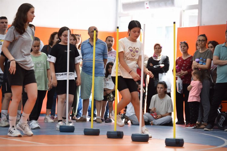 Manisa Büyükşehir'de voleybol altyapı seçmelerine yoğun ilgi