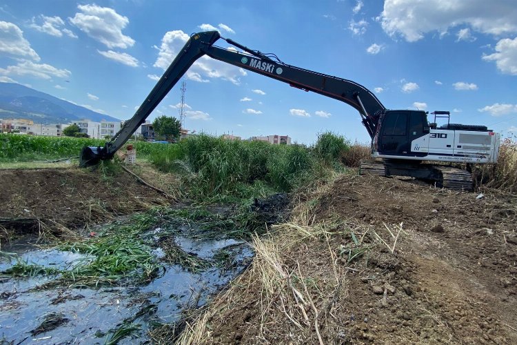 Manisa Şehzadeler'de kurutma kanalı temizliği