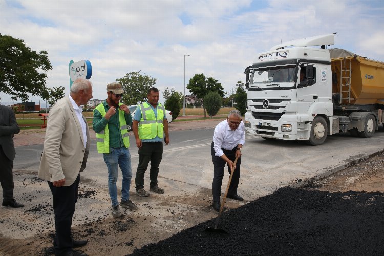 Memduh Büyükkılıç asfalt serdi