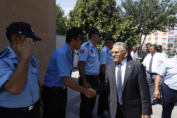 Memduh Büyükkılıç'tan Zabıta'ya kutlama mesajı