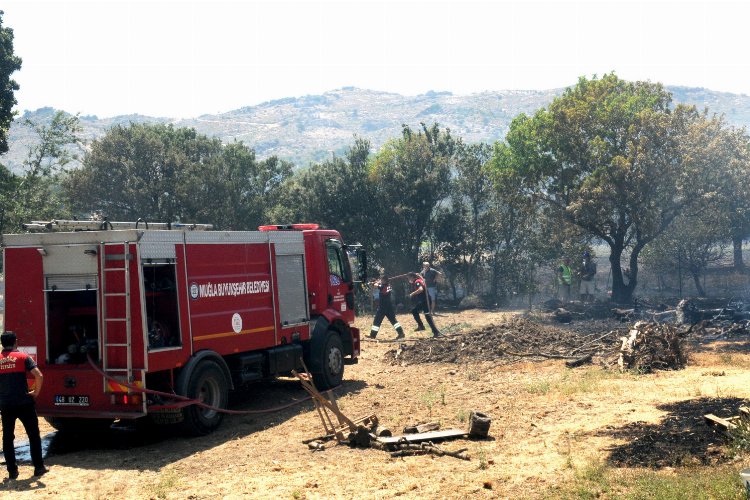 Muğla Büyükşehir ekiplerinden yangına topyekün müdahale