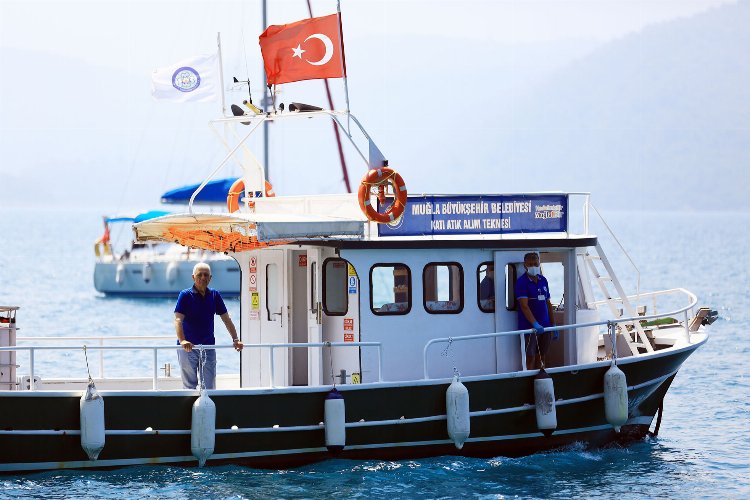 Muğla '7 tekneyle 7 gün' atık topluyor