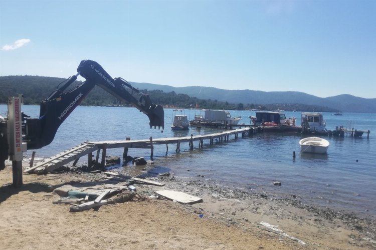 Muğla Milas'ta kaçak iskeleler yıkılıyor!