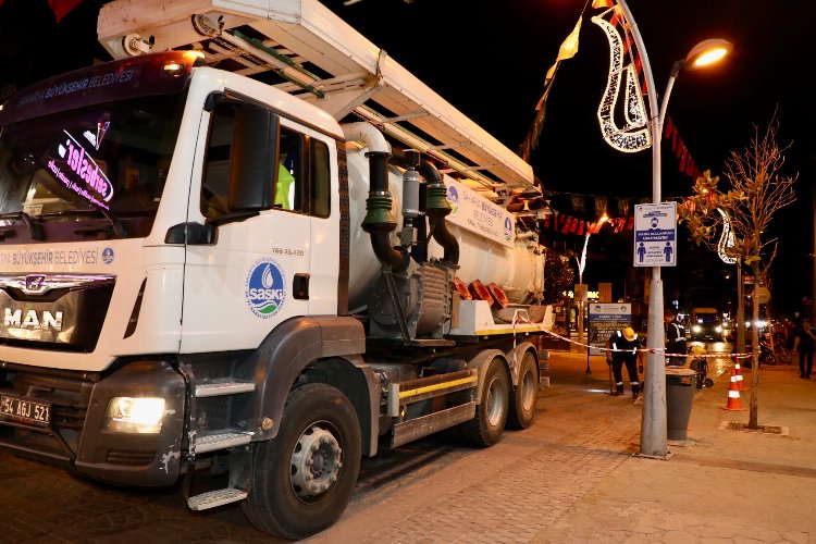 Sakarya Büyükşehir'den Çark Caddesi'nde hummalı mesai