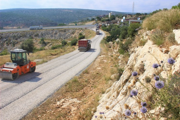 Silifke’de 3 bin 700 metrelik yolu yeniledi