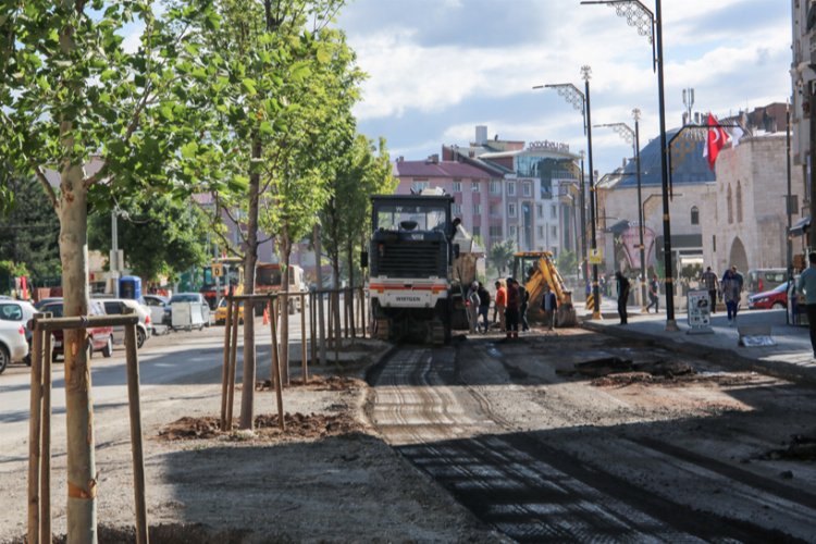 Sivas'ta 4 farklı caddede yenileme çalışmaları