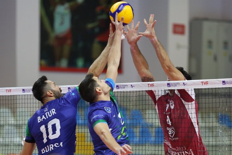 TSYD Bursa Voleybol Turnuvası'nda ilk gün tamamlandı