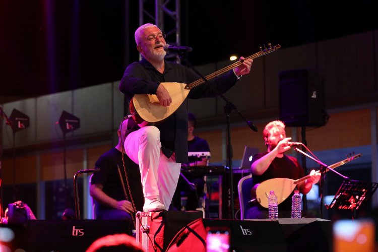 İzmir Narlıdere'yi 'Onur'landırdı